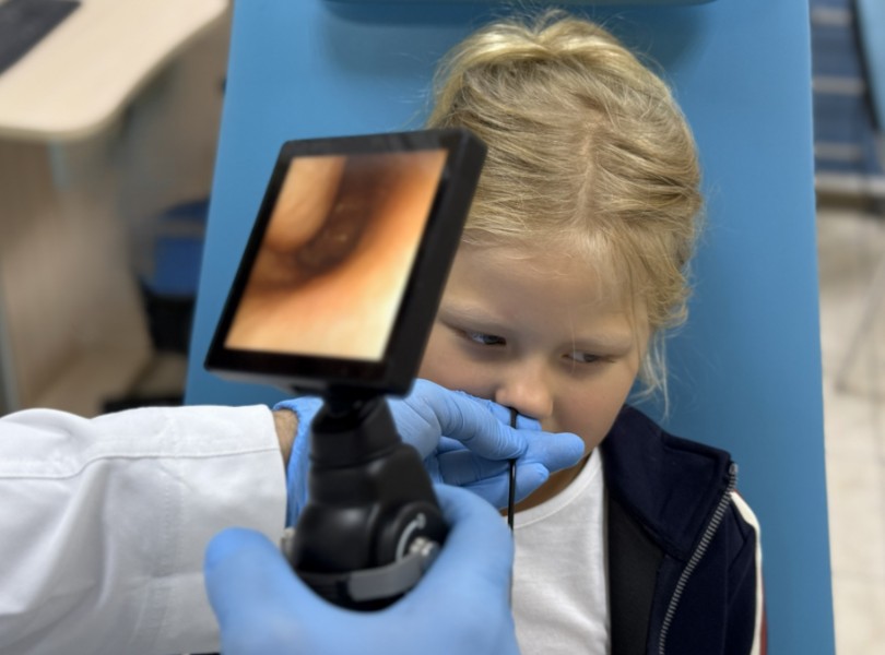 Эндоскопическое обследование носа у детей при помощи гибкого эндоскопа